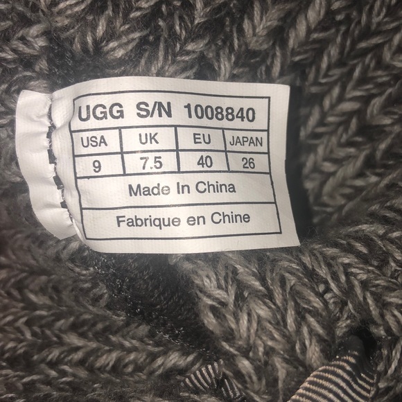 LIKE NEW Ugg isla sweater boots - Picture 2 of 3